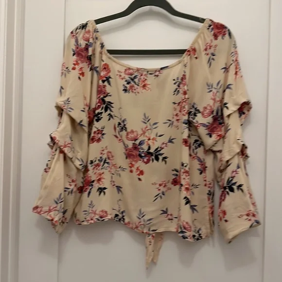 Floral blouse - Picture 3 of 3